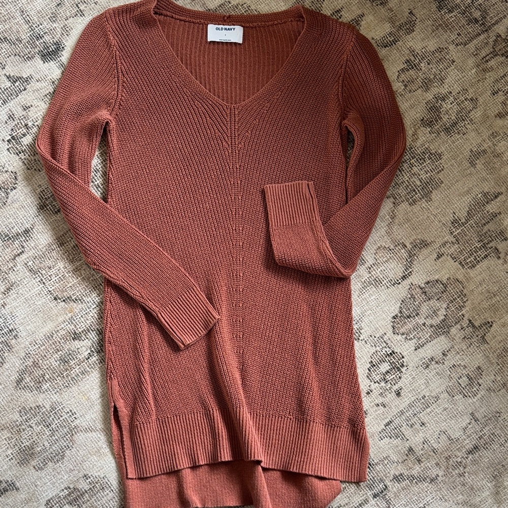 Old Navy Women's V-Neck Knit Sweater in Rust